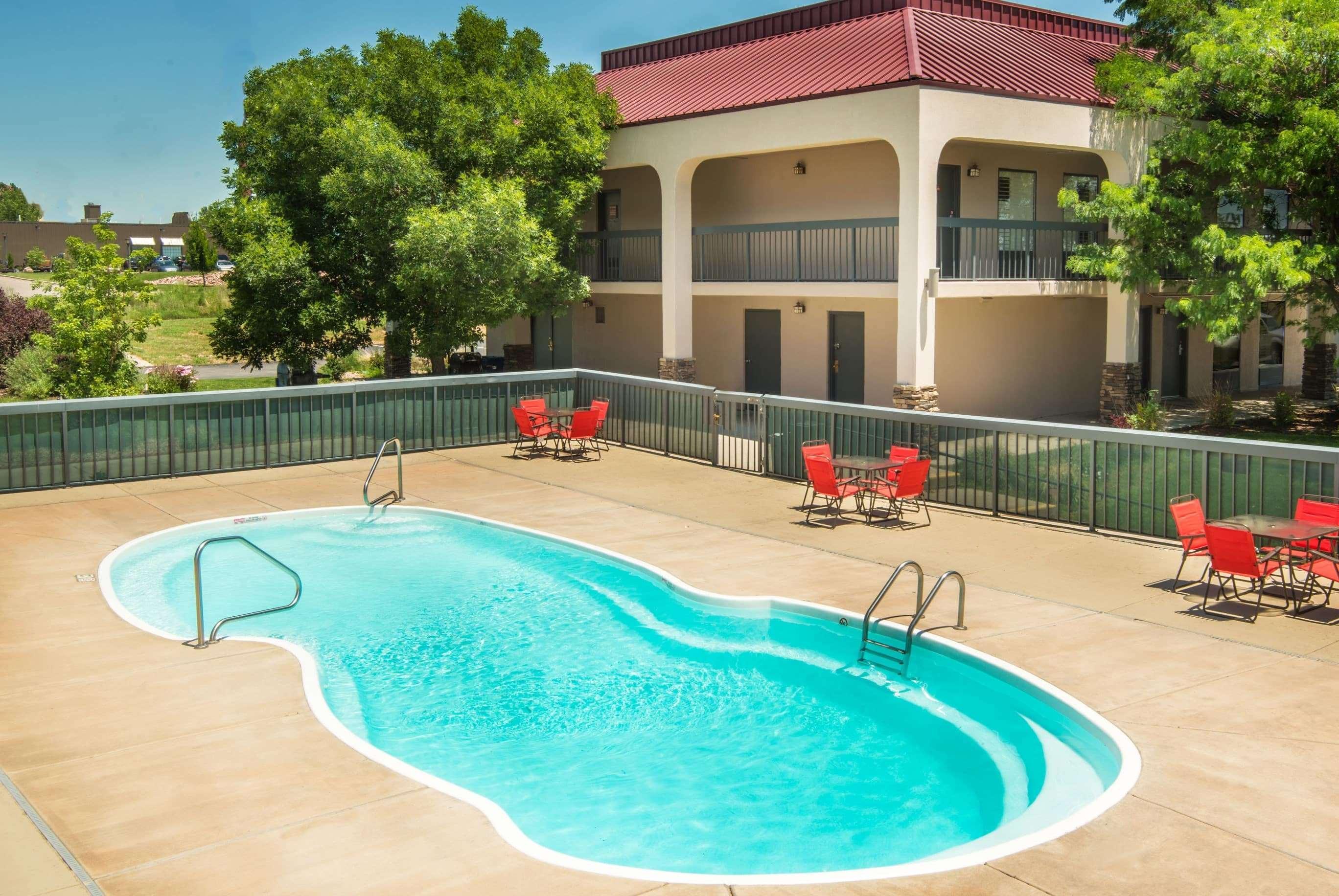 Travelodge By Wyndham Pueblo Bagian luar foto