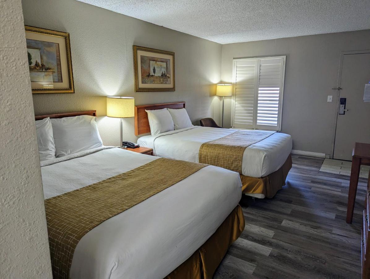 Travelodge By Wyndham Pueblo Bagian luar foto