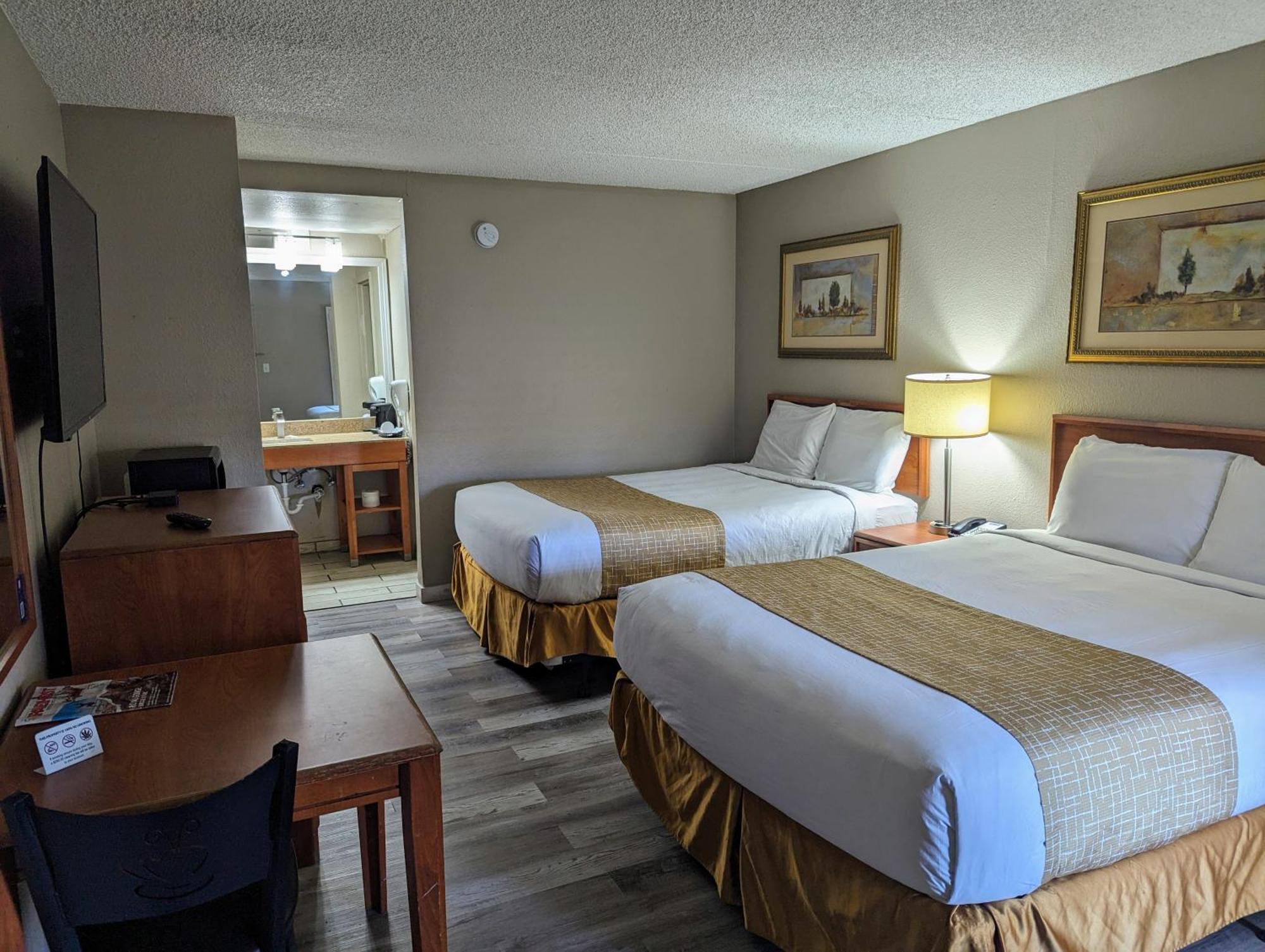 Travelodge By Wyndham Pueblo Bagian luar foto