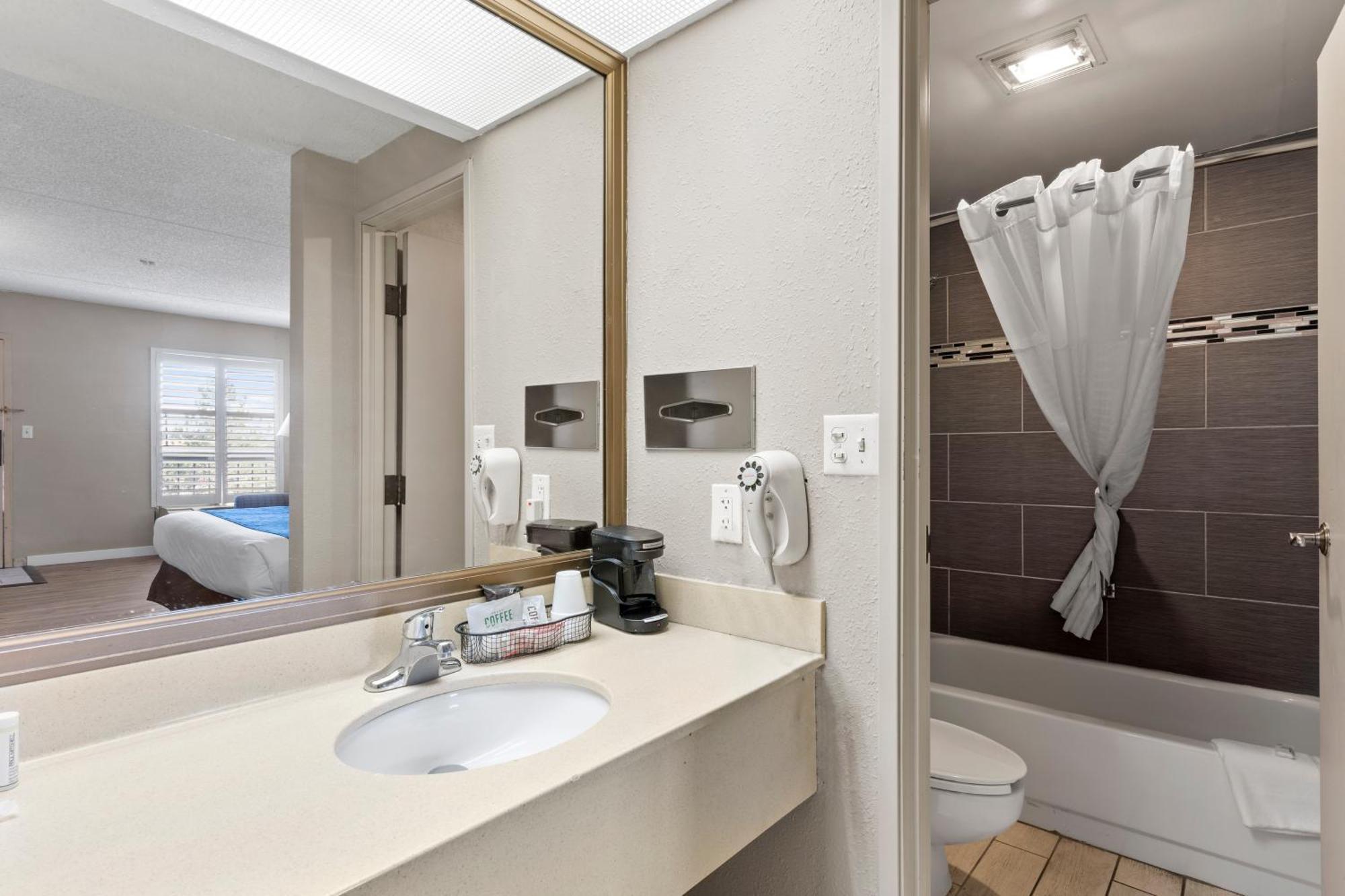 Travelodge By Wyndham Pueblo Bagian luar foto